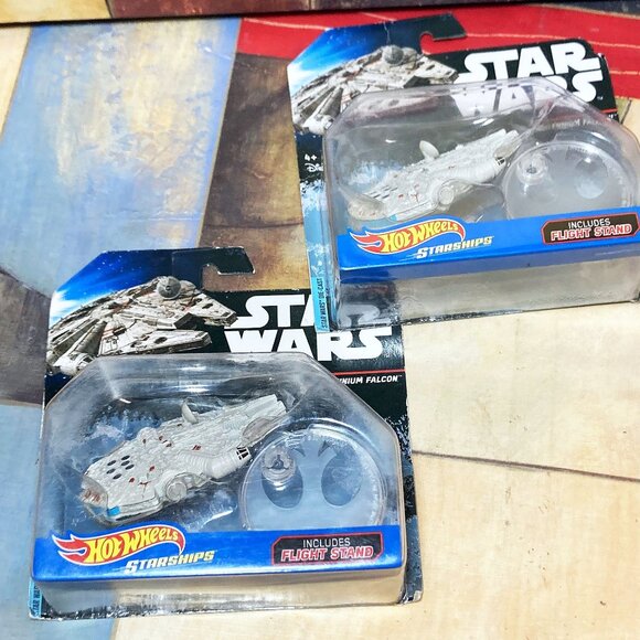 (2) NEW STAR WARS TOYS - CLASSIC MILLENNIUM FALCON ** 2014 *** INCLUDES STAND - Picture 3 of 5